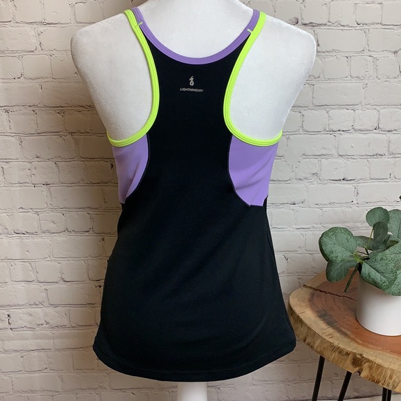 New Balance Women's Athletic Tank Top With Built in Bra - Picture 5 of 12